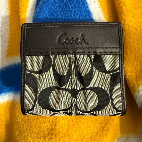 Coach Other - Coach Signature Black and Tan Card Holder